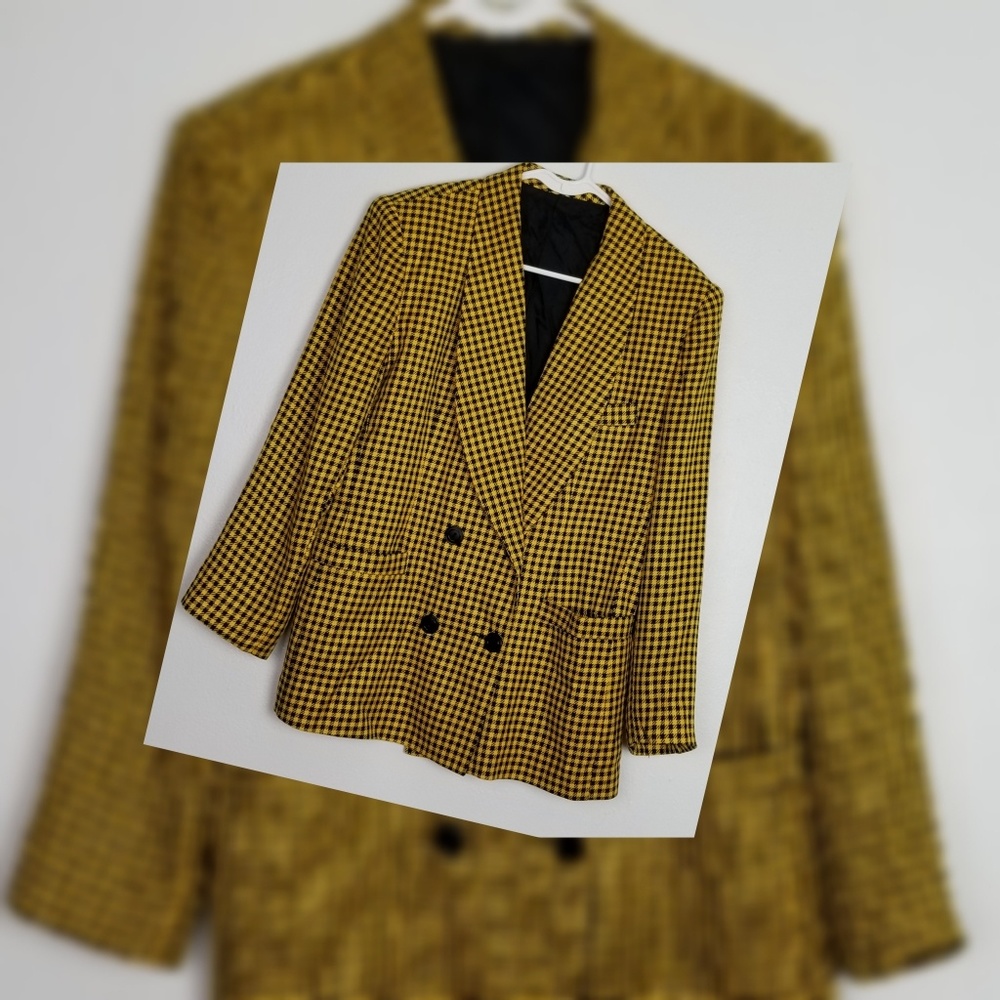 Oversized black and yellow vintage blazer